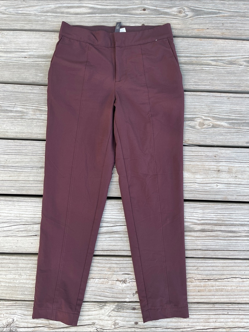 Mondetta Women's Slim Tapered Pants in Burgundy